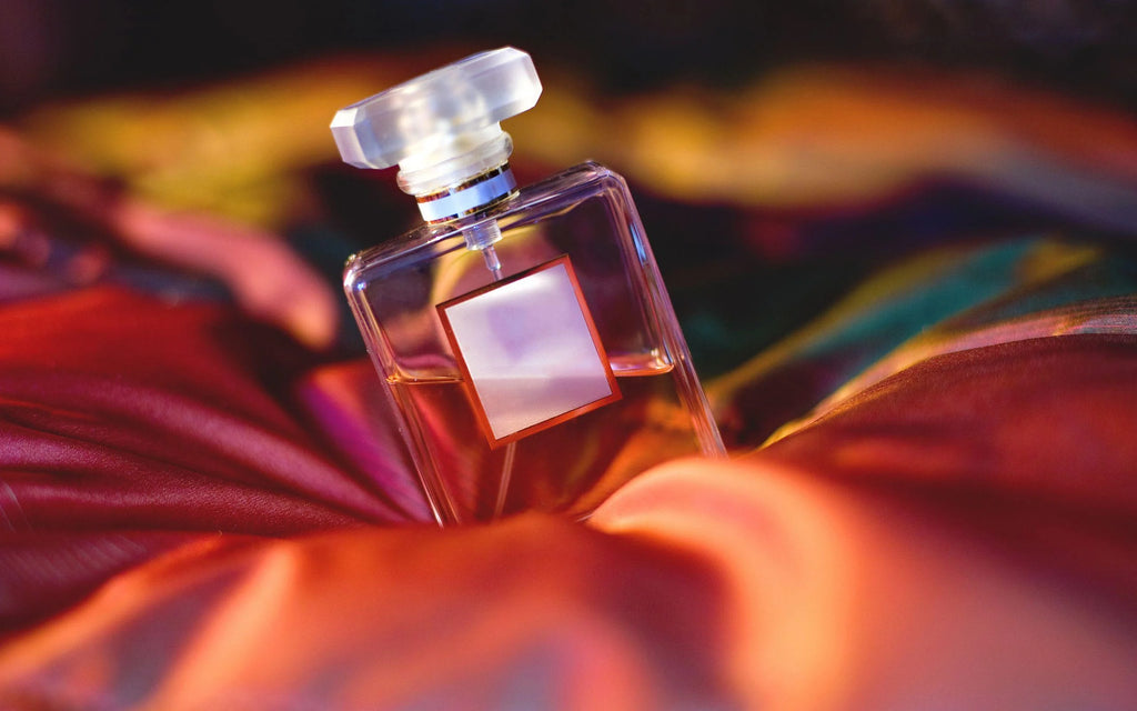 How to Select Your Signature Scent and The Best Smelling Perfume