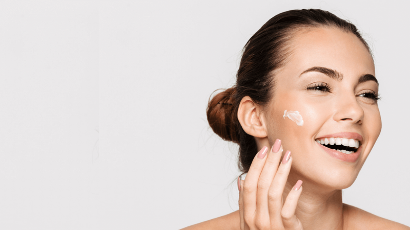 Kujdesi i rekomanduar Nga Dermatologët për Lëkurën në vitet tuaja të njëzeta