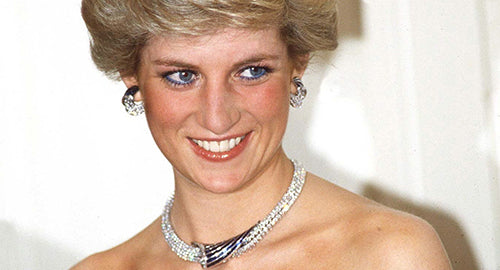 Një homazh për obsesionin e priceshës Diana për vijezuesin e kaltër