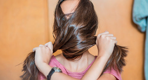 Tani e dini: si u bënë flokët e gjata të rëndësishme për femrat?