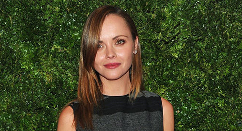 Christina Ricci dizajnon çantën e kozmetikës për Make Up For Ever