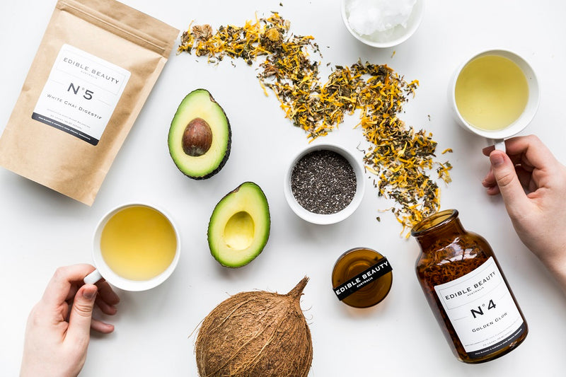 A ndikon ushqimi në flokët, lëkurën dhe thonjtë tuaj?