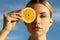 Çfarë bën serumi i vitaminës C për fytyrën?